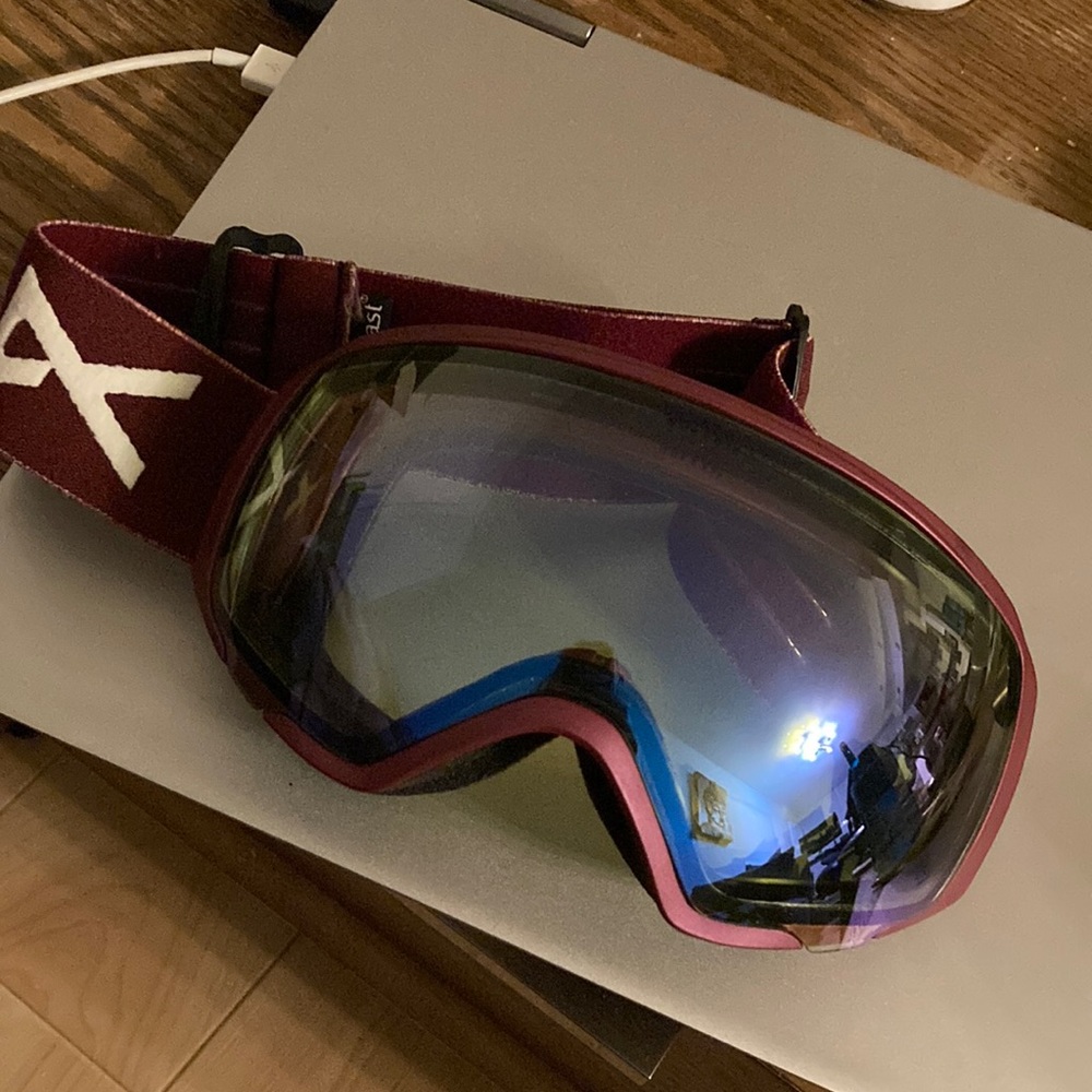 Anon WM1 women’s goggles with Blue Lagoon lense
